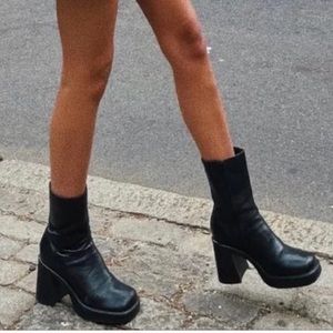 Steve Madden Fantsie black Y2K retro style leather boots
Size 9.5